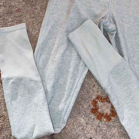 Alo Yoga leggings - Picture 3 of 6